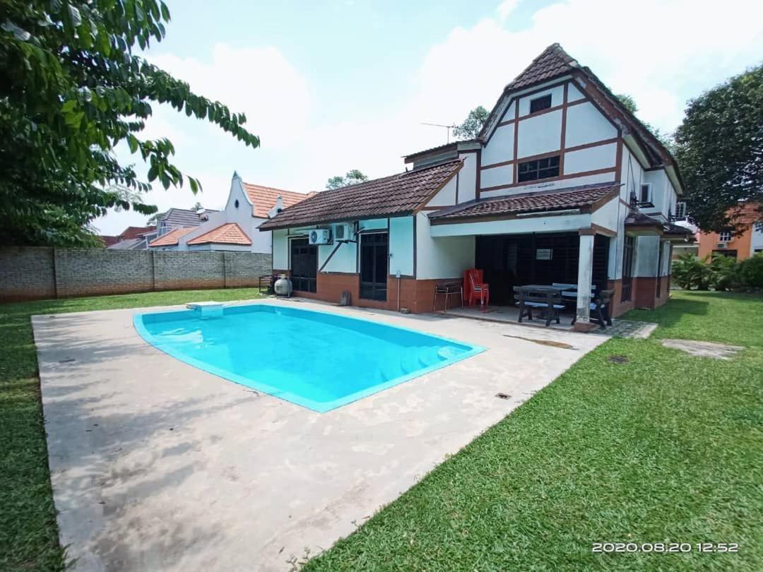 Villa With Private Swimming Pool Malacca Exteriér fotografie